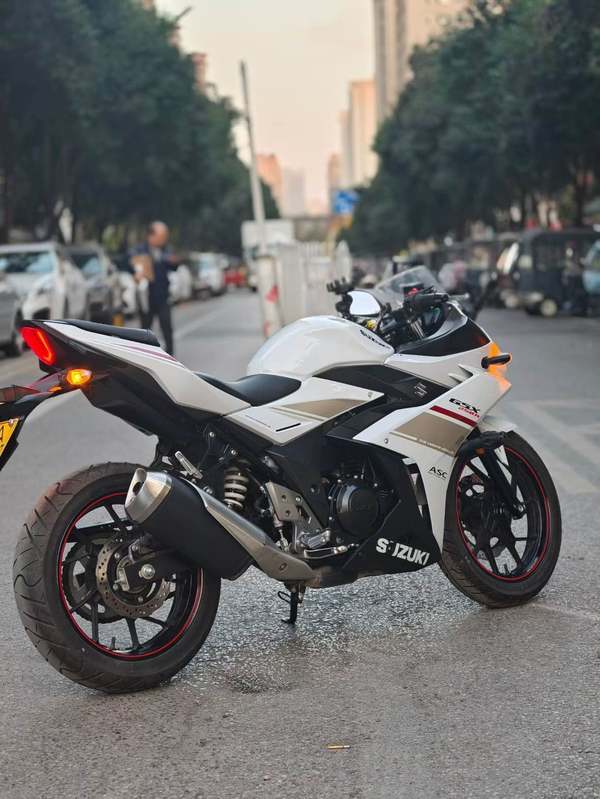 二手豪爵铃木GSX250R