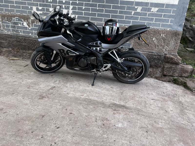 二手贝纳利龙卷风 Tornado 252R