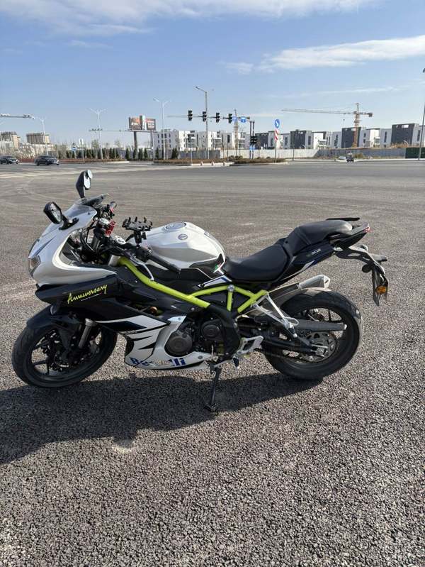 二手贝纳利龙卷风 Tornado 302R