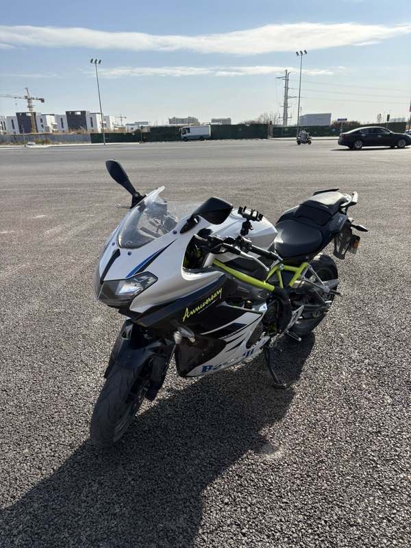 二手贝纳利龙卷风 Tornado 302R