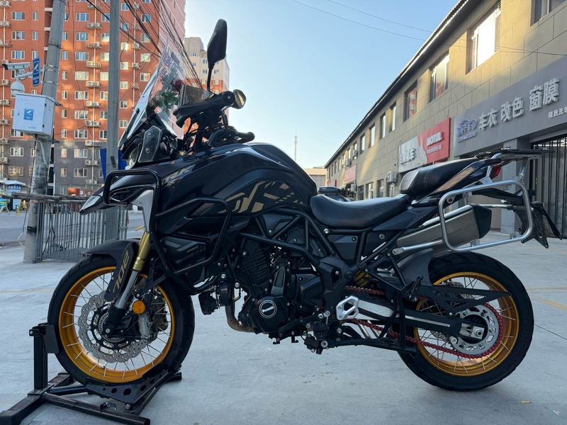 二手贝纳利TRK702