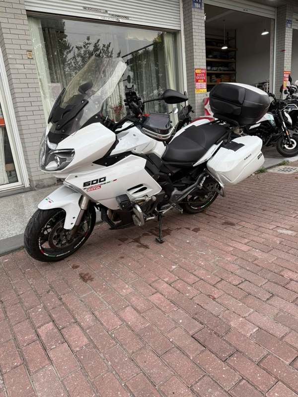 二手贝纳利600GC