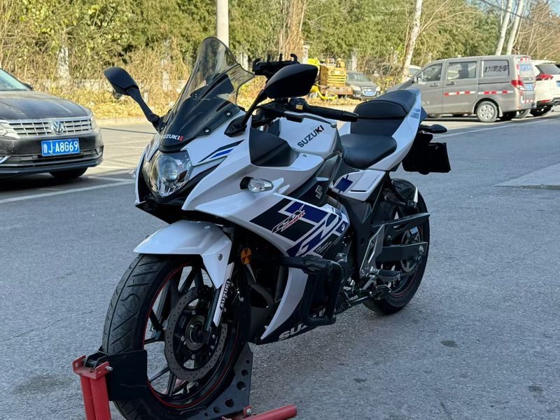 二手豪爵铃木GSX250R