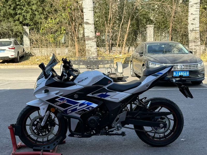 二手豪爵铃木GSX250R