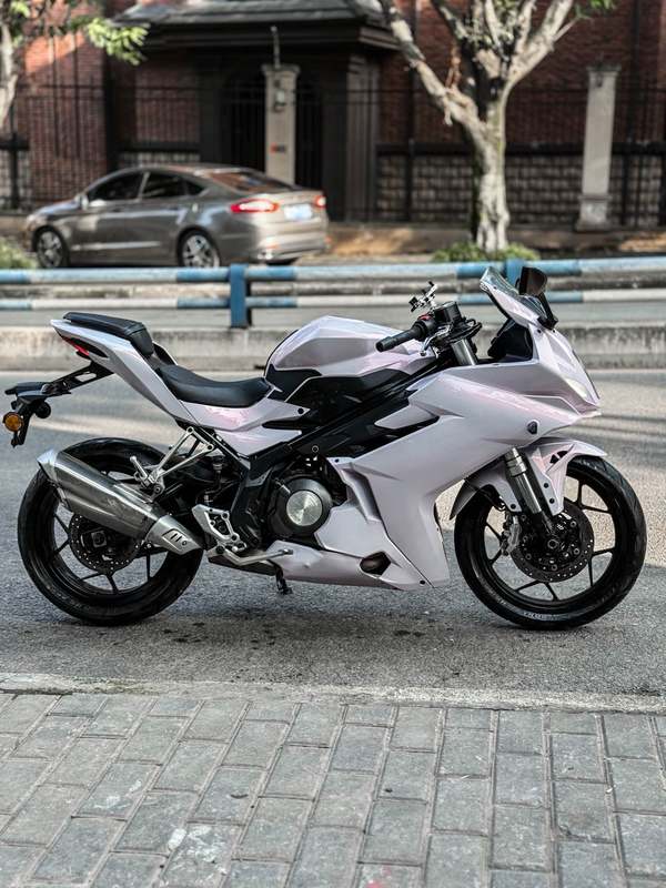 二手贝纳利龙卷风 Tornado 302R