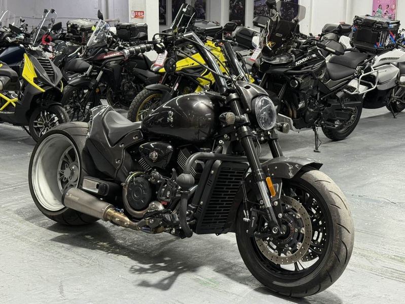 二手香帅金刚狼800S