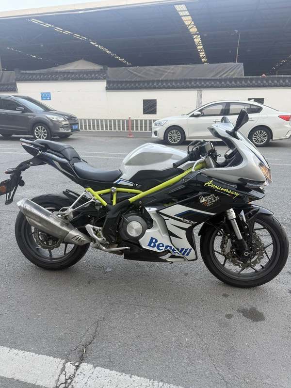 二手贝纳利龙卷风 Tornado 302R