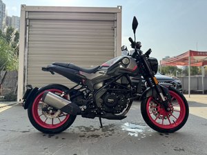 二手贝纳利幼狮 Leoncino 250