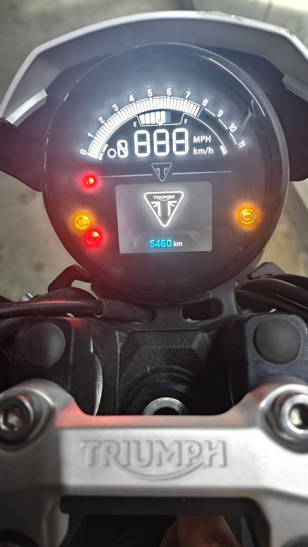 二手凯旋Trident 660