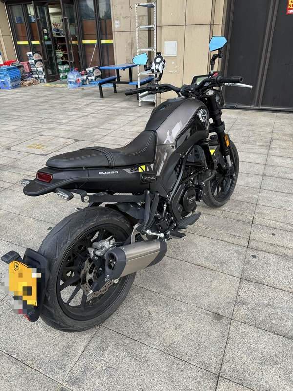 二手贝纳利幼狮 Leoncino 250