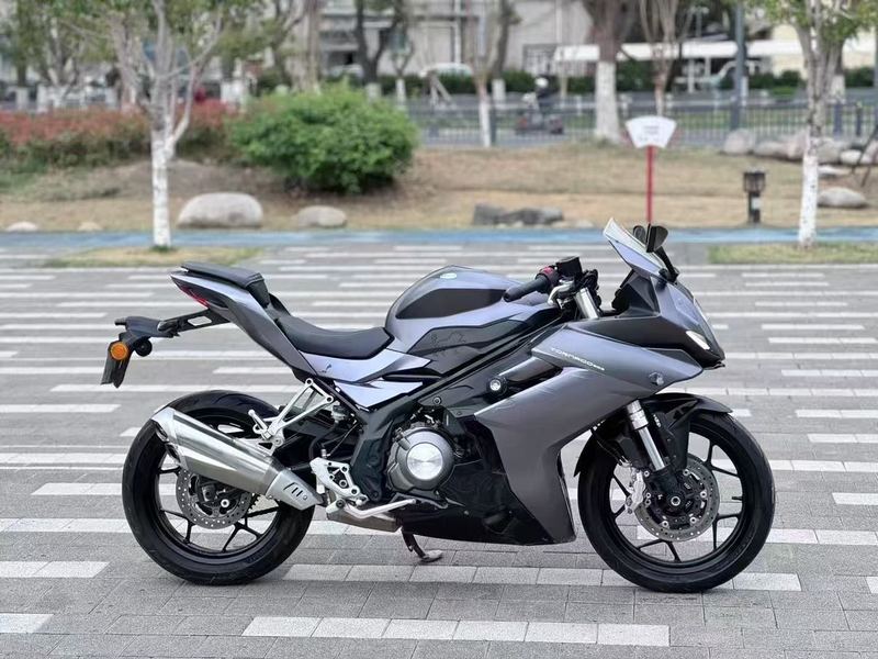 二手贝纳利龙卷风 Tornado 302R