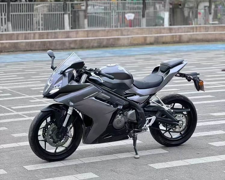 二手贝纳利龙卷风 Tornado 302R