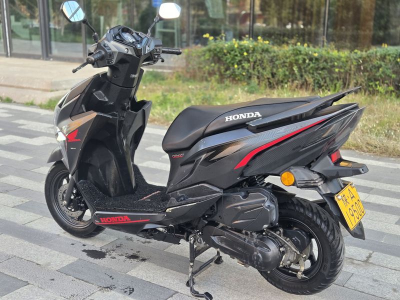 二手新大洲本田裂行 RX125Fi