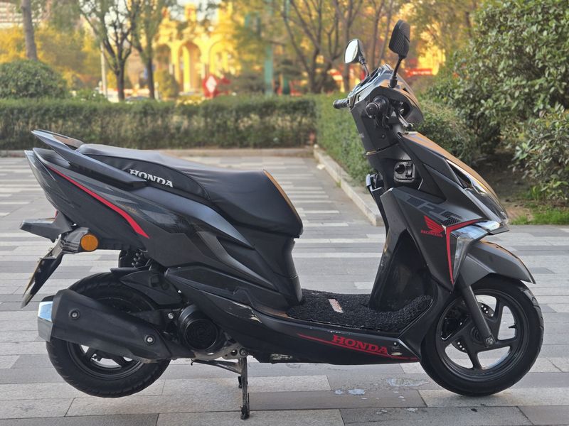 二手新大洲本田裂行 RX125Fi