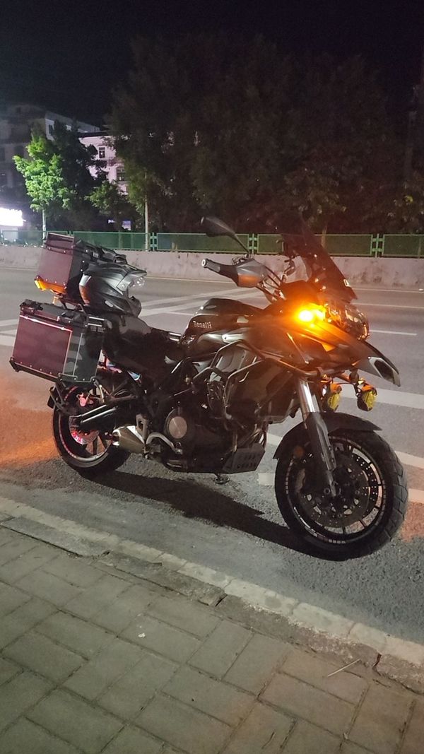 二手贝纳利金鹏 TRK502