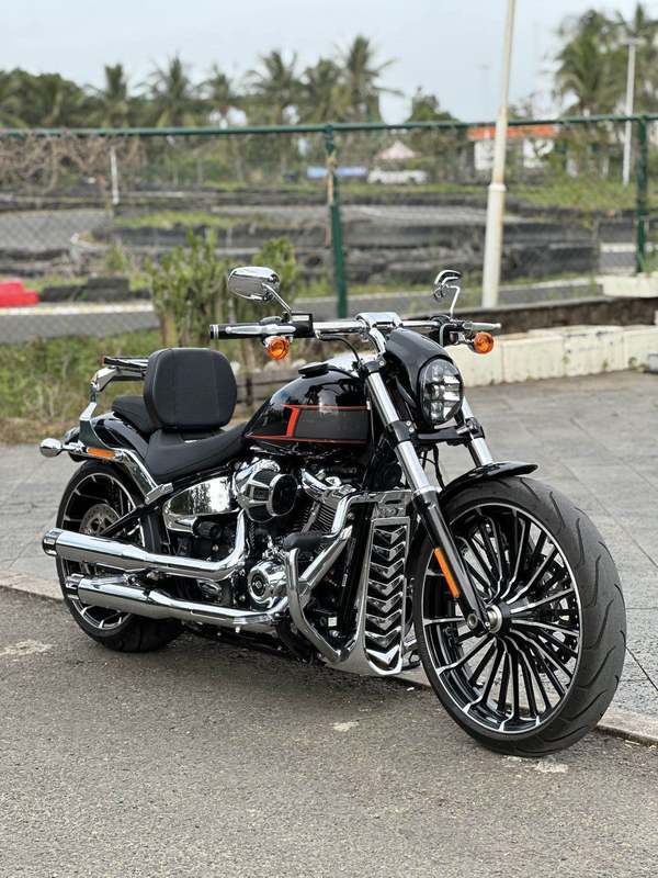 二手哈雷戴维森突破者 Breakout