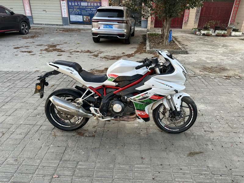 二手贝纳利龙卷风 Tornado 302R