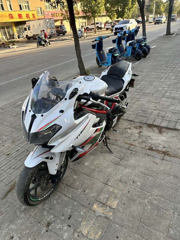 二手贝纳利龙卷风 Tornado 302R