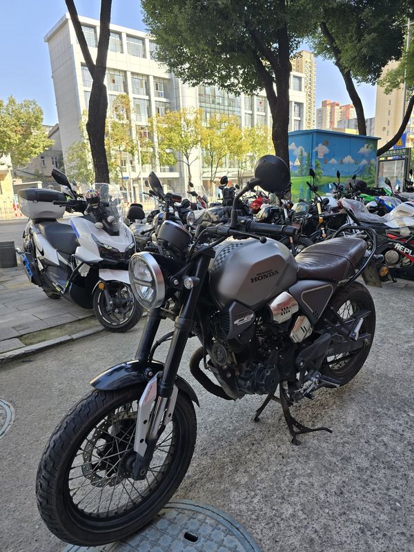 二手五羊本田鸷道 CB190SS