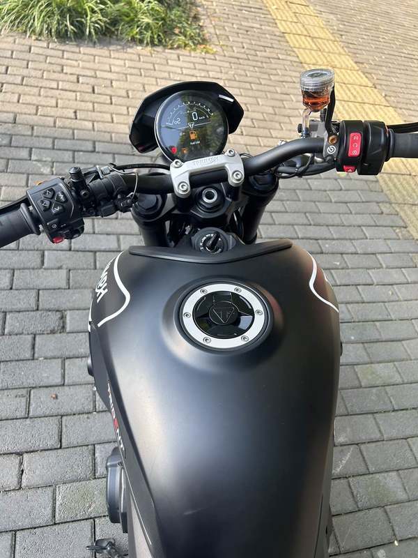 二手凯旋Trident 660