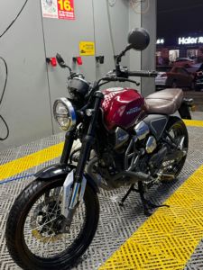 二手五羊本田鸷道 CB190SS