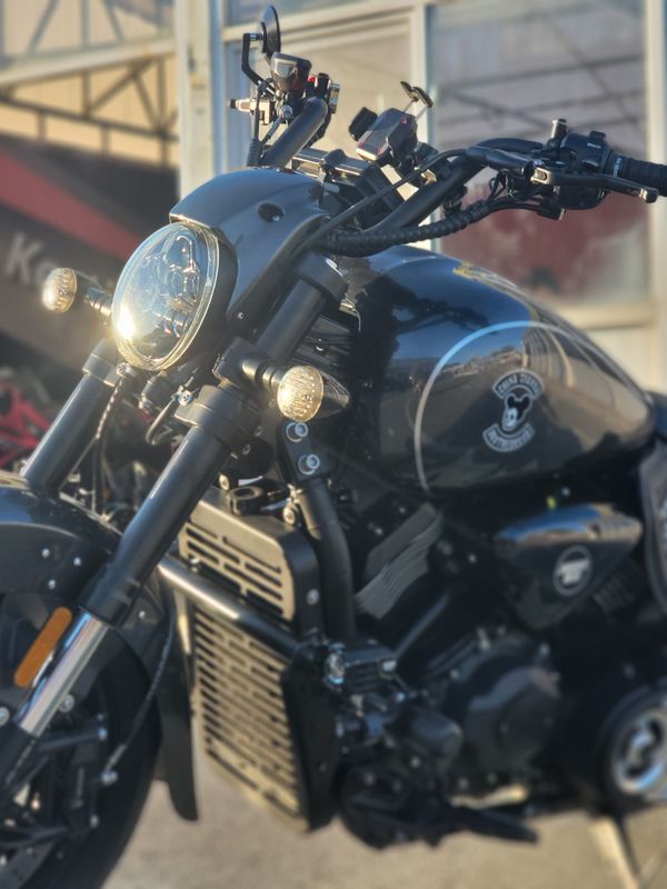 二手香帅金刚狼800S