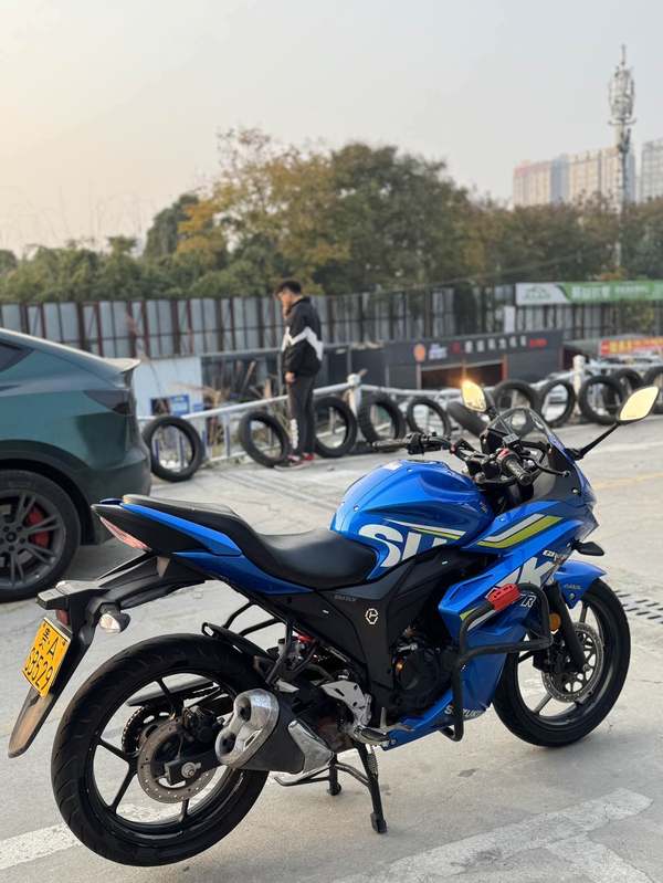 二手济南铃木极客飒 Gixxer 155