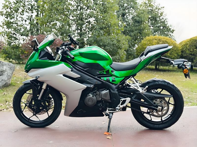 二手贝纳利龙卷风 Tornado 252R