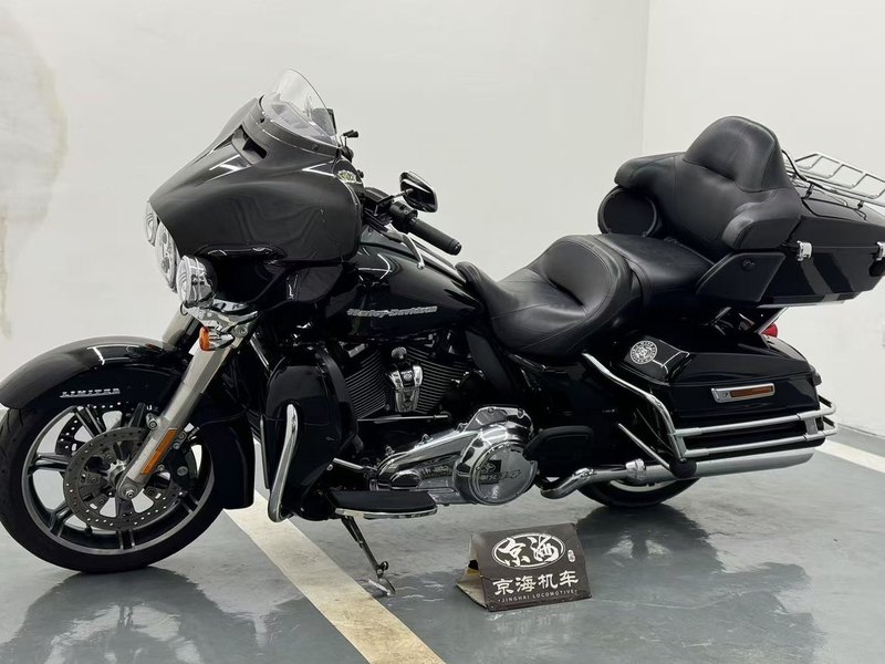 二手哈雷戴维森旗舰滑翔  Limited