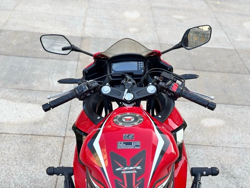 二手本田CBR400R
