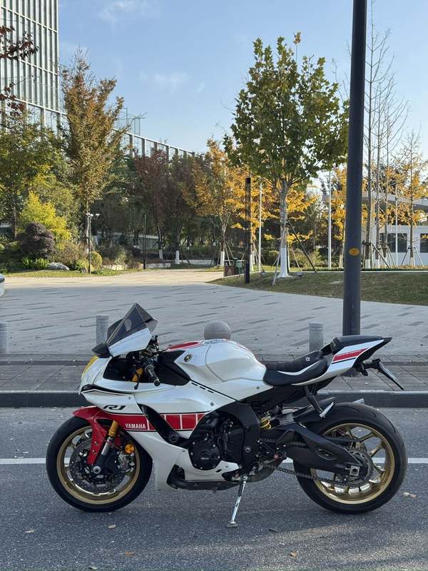 二手雅马哈YZF-R1