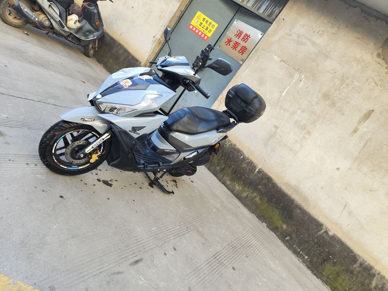 二手五羊本田NX125