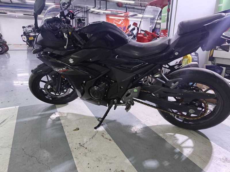 二手豪爵铃木GSX250R
