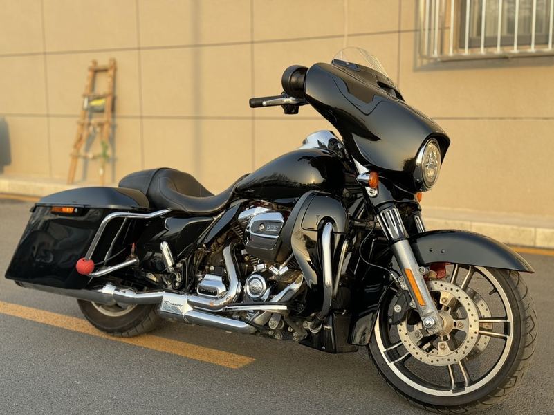 二手哈雷戴维森大道滑翔 Street Glide
