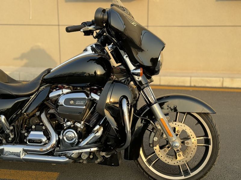 二手哈雷戴维森大道滑翔 Street Glide