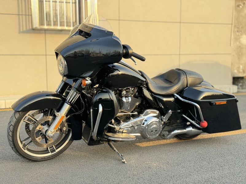 二手哈雷戴维森大道滑翔 Street Glide