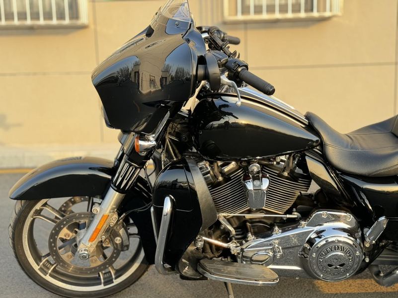 二手哈雷戴维森大道滑翔 Street Glide