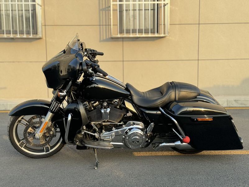 二手哈雷戴维森大道滑翔 Street Glide
