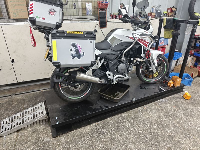 二手贝纳利金鹏 TRK251