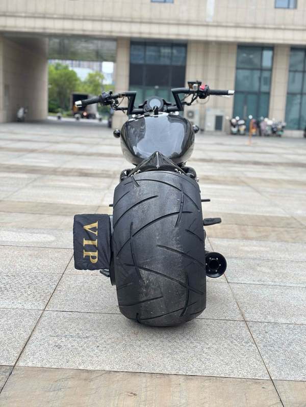 二手香帅金刚狼800S