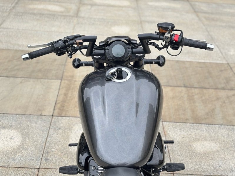 二手香帅金刚狼800S