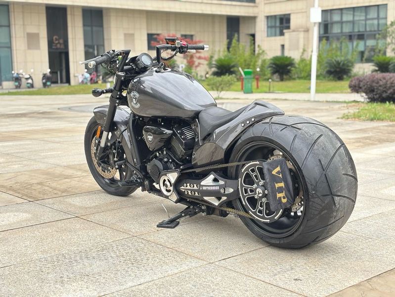 二手香帅金刚狼800S