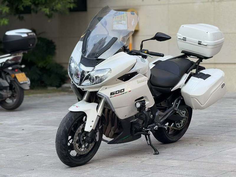 二手贝纳利600GC