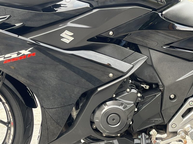 二手豪爵铃木GSX250R