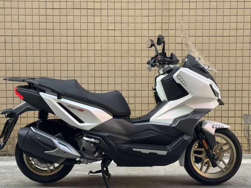 二手三阳哈士奇 Husky ADV300
