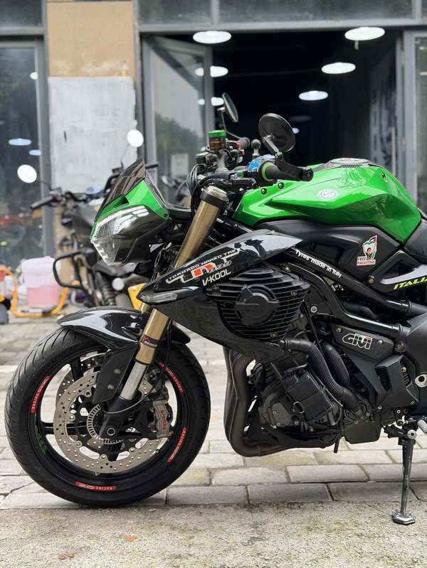 二手贝纳利TNT899