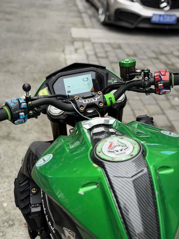 二手贝纳利TNT899