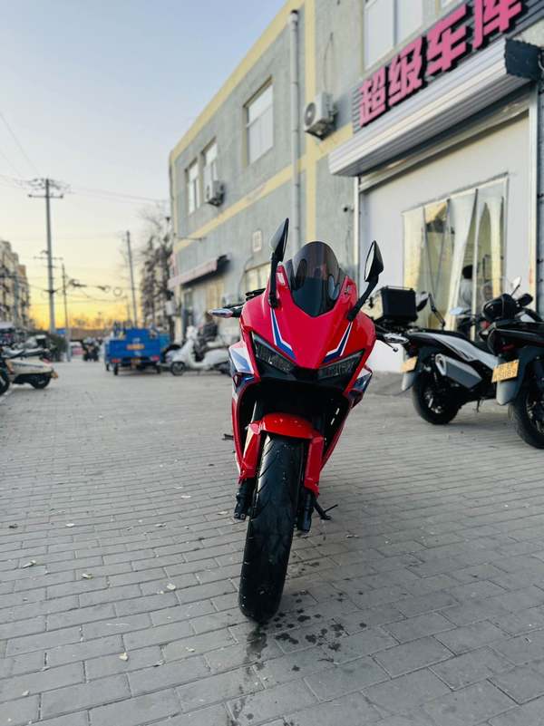 二手本田CBR400R
