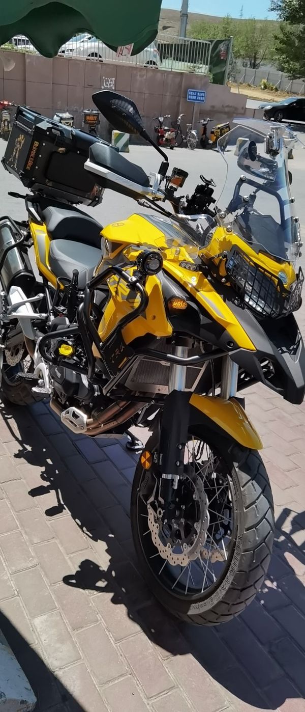 二手贝纳利金鹏 TRK502