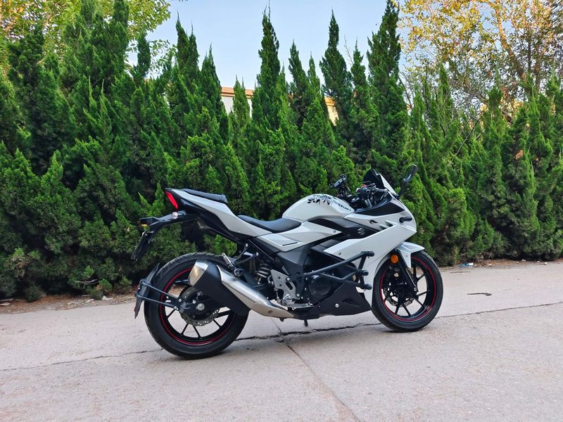 二手豪爵铃木GSX250R